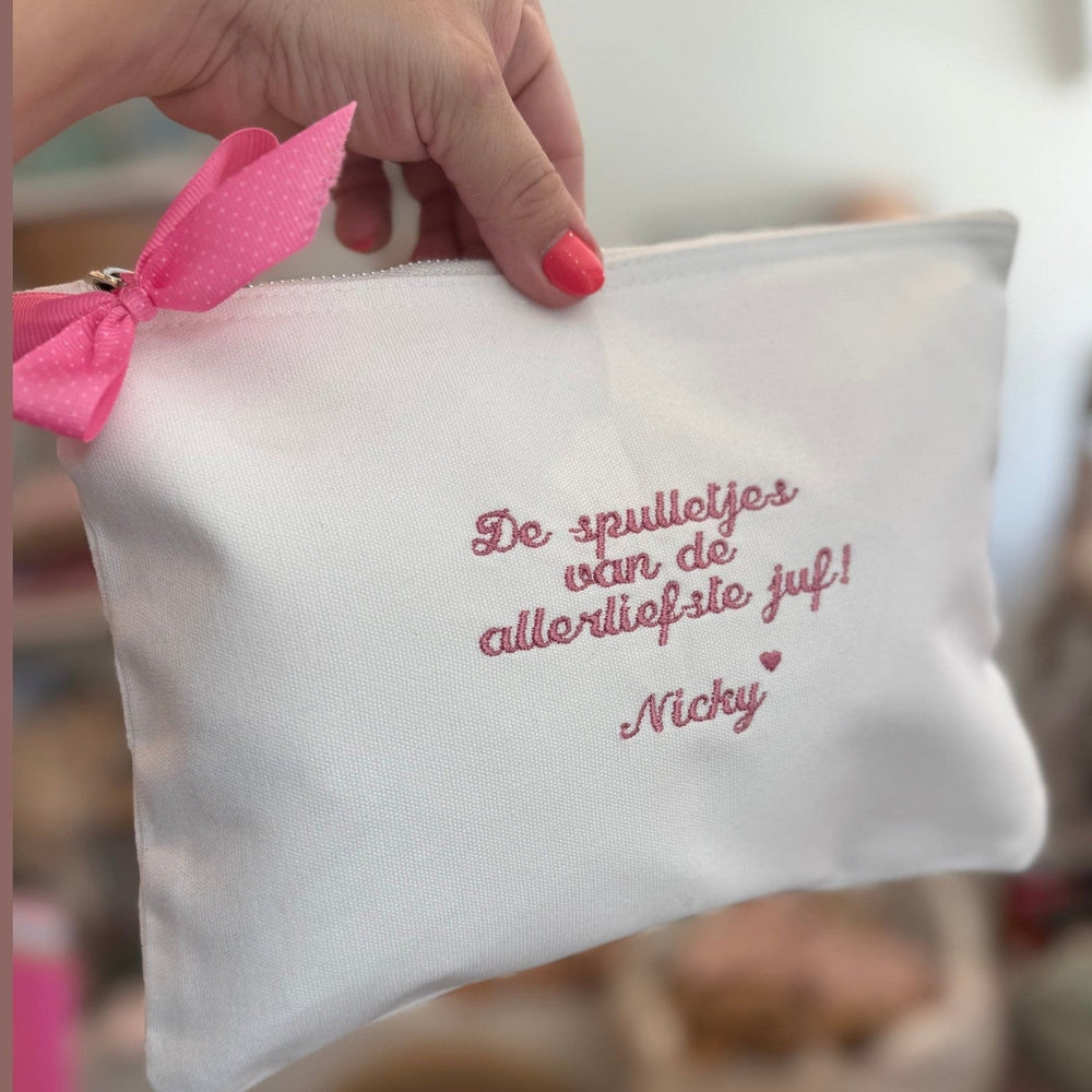 Geborduurde toilettas "Allerliefste Juf" - Gepersonaliseerd met naam Caro B Make It Yours
