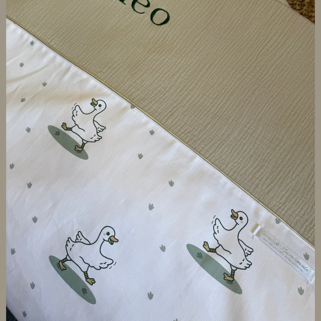 Babydeken op basis van het geboortekaartje - Geborduurd met naam Caro B Handmade
