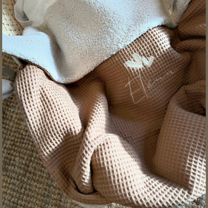 Babydeken in teddy & wafelstof - Handgemaakt & geborduurd - Zelf samen te stellen Caro B Handmade