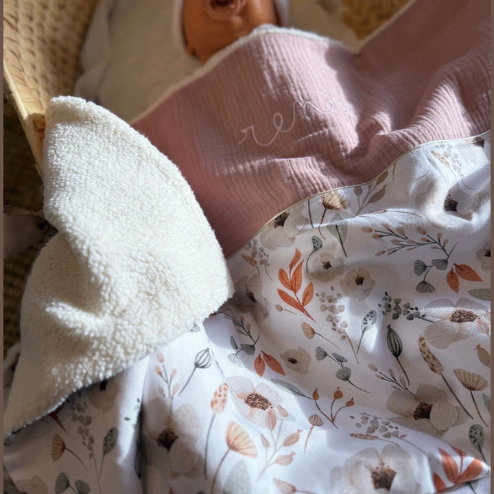 Handgemaakt Babydeken Bloemen of Blad – Exclusieve Stoffen & met Naam Caro B Handmade
