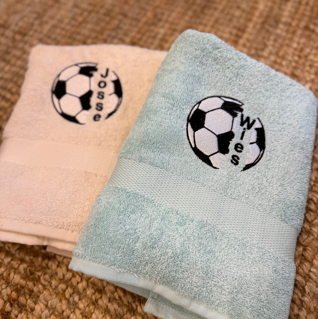 Sporthanddoek met naam en favoriete sportbal
