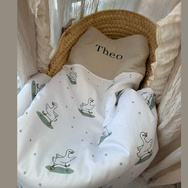 Babydeken op basis van het geboortekaartje - Geborduurd met naam Caro B Handmade