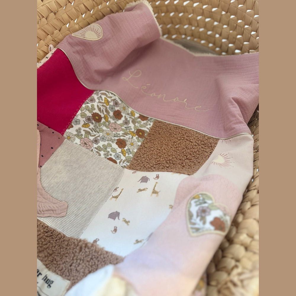 Koesterdeken met babykleding - Handgemaakt Caro B Handmade