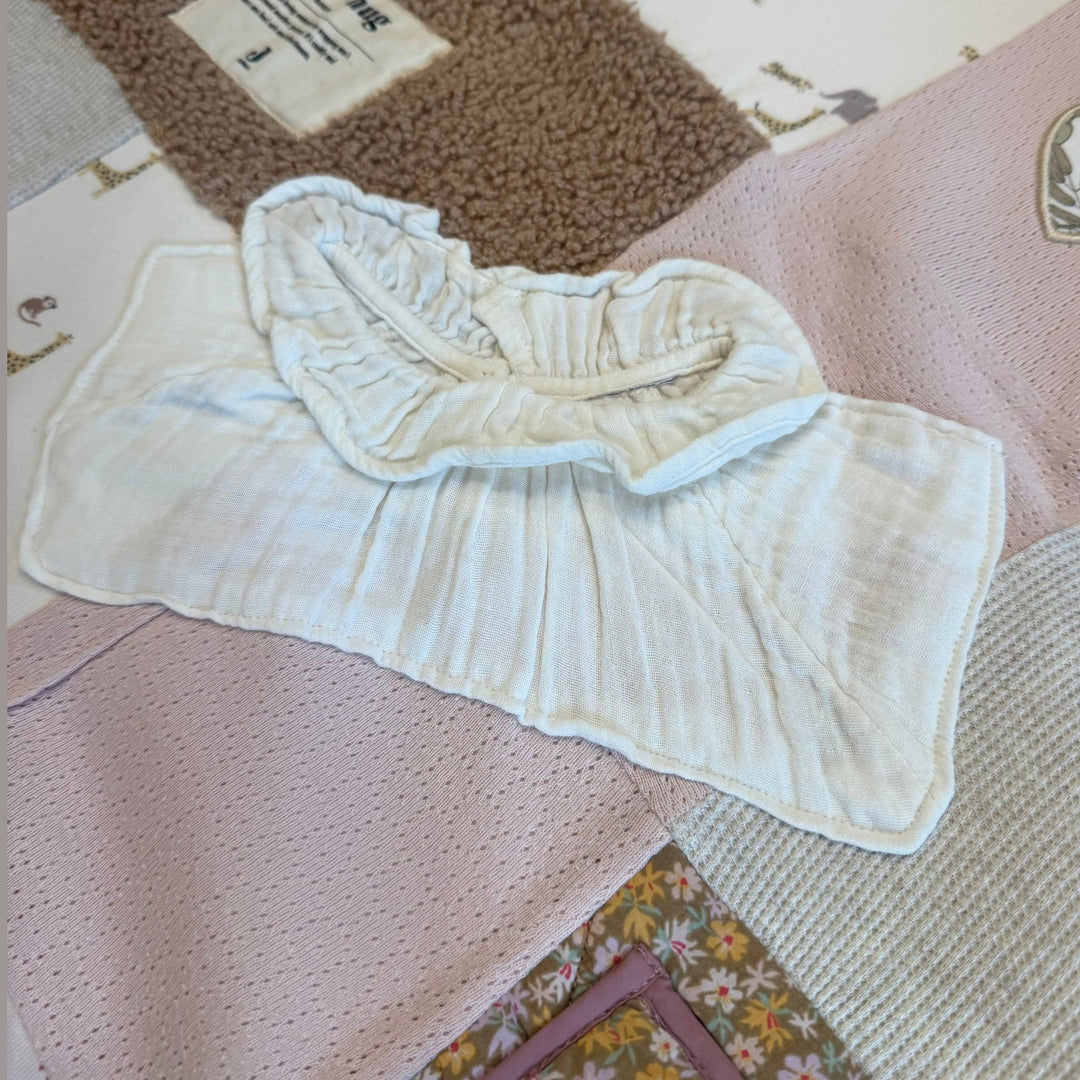 Koesterdeken met babykleding - Handgemaakt Caro B Handmade