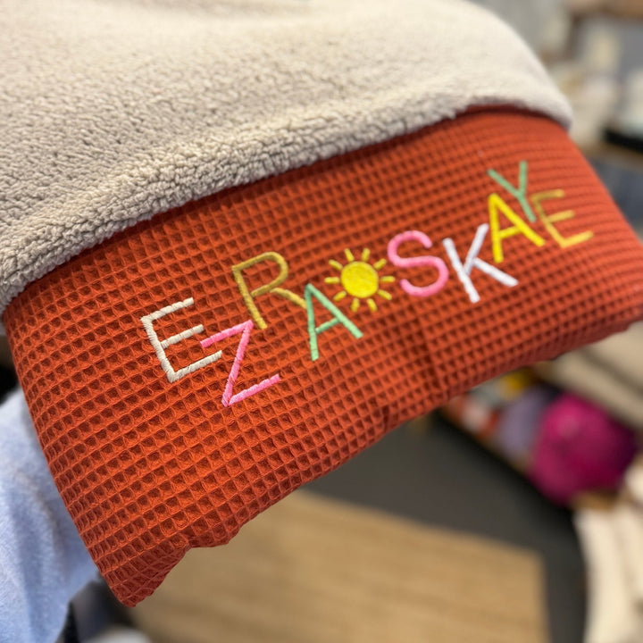 Babydeken in teddy & wafelstof - Handgemaakt & geborduurd - Zelf samen te stellen Caro B Handmade