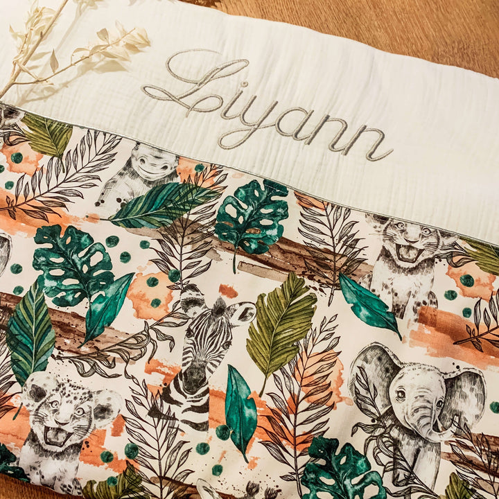 babywebshop - handgemaakte babydekentjes - HIB label - Unizo - Fysieke winkel in MerchtemPeizegem - Babydeken - geboortedekentjes - badponcho - logeertassen - mamabag - Caro B Handmade - mom bag - shopper - borduren met naam - Caroline Boogaerts