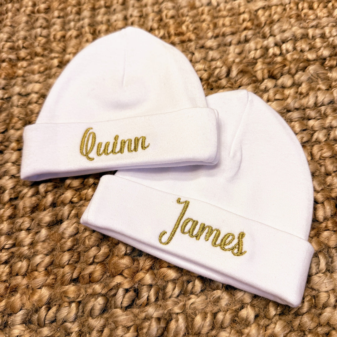 Babymuts - Geborduurde newborn muts Caro B Make It Yours