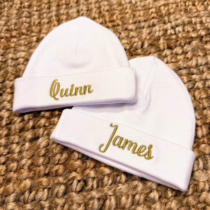 Babymuts - Geborduurde newborn muts Caro B Make It Yours