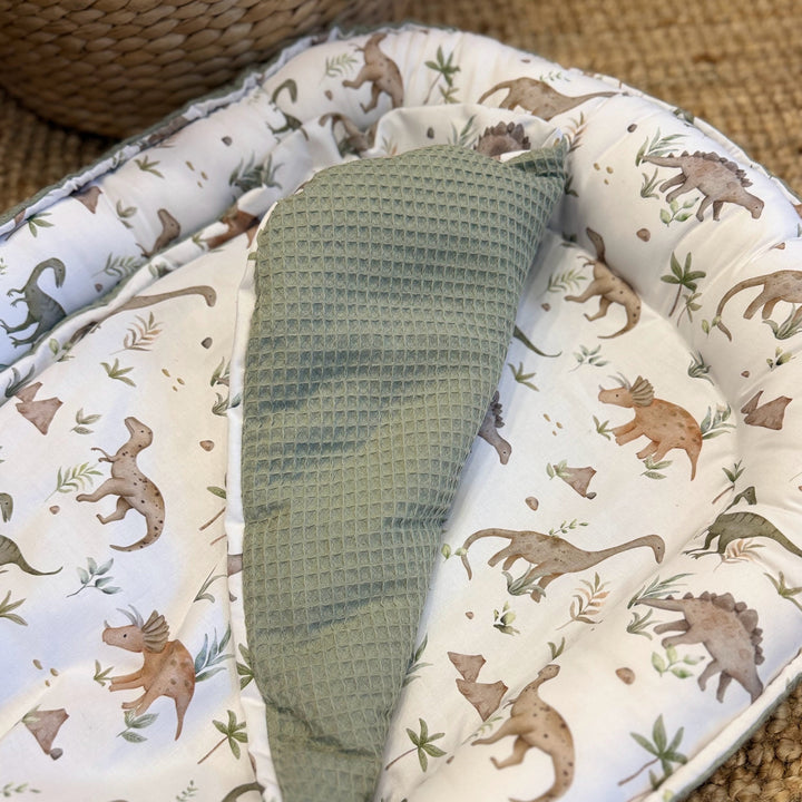 Handgemaakt Babynest Dino's – Exclusieve Stoffen & met Naam Caro B Handmade