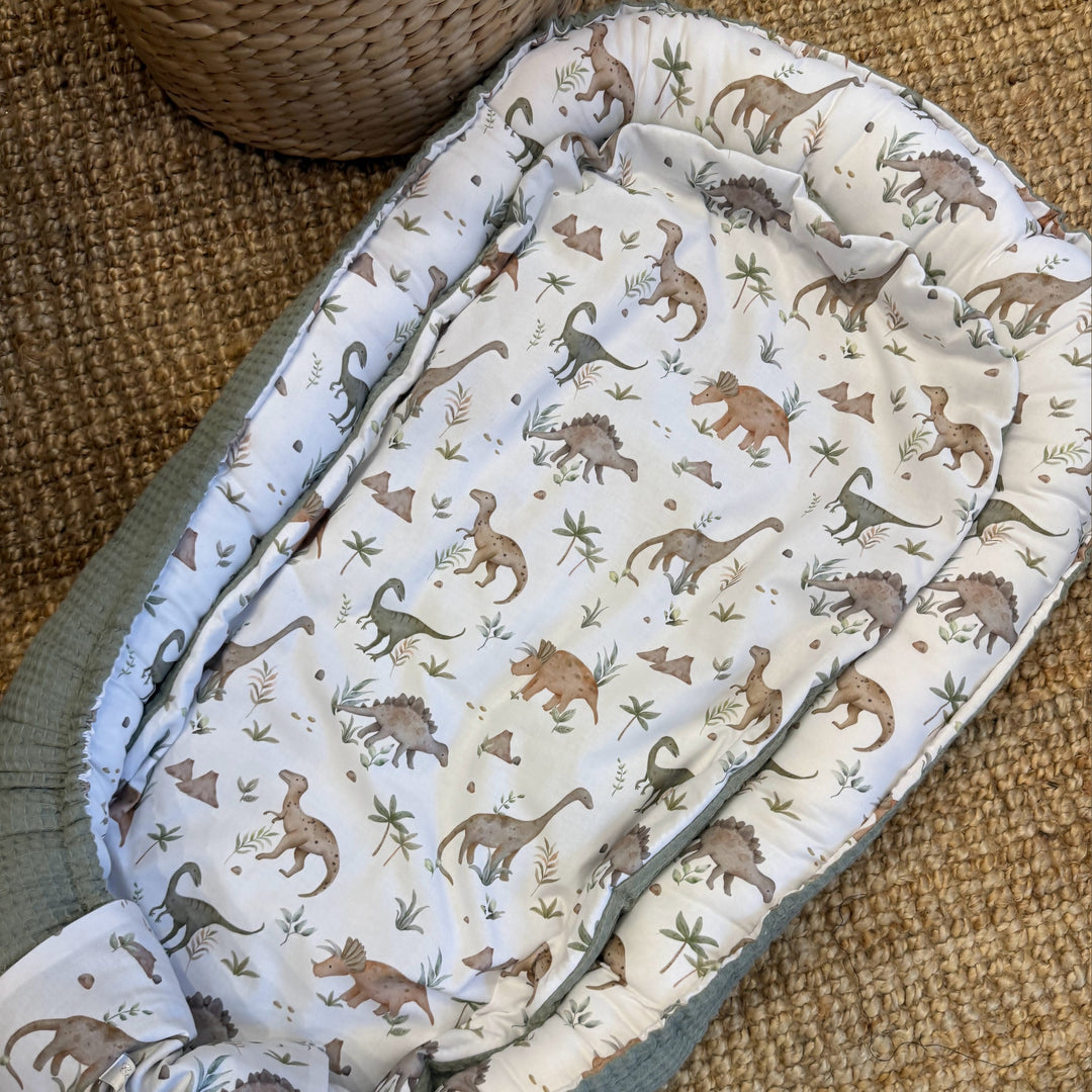 Handgemaakt Babynest Dino's – Exclusieve Stoffen & met Naam Caro B Handmade