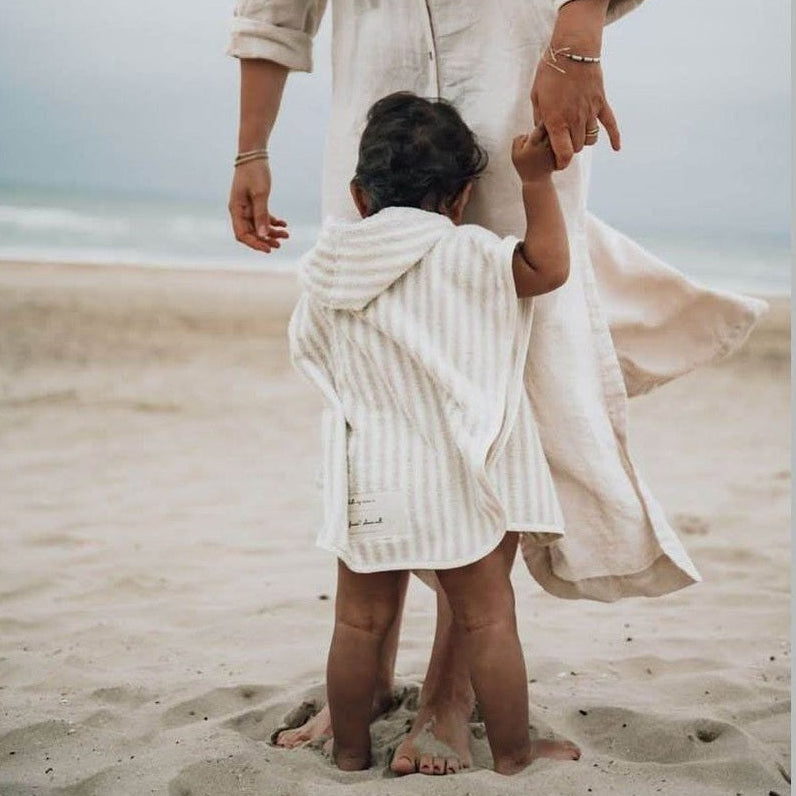 Koeka Badponcho Playa met naam - Borduren - Sand - Caro B Handmade