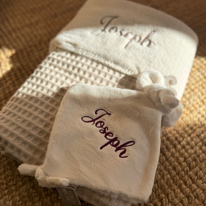 Bambam Recycled Elephant Tuttle met Naam - Borduren - Ivory BamBam