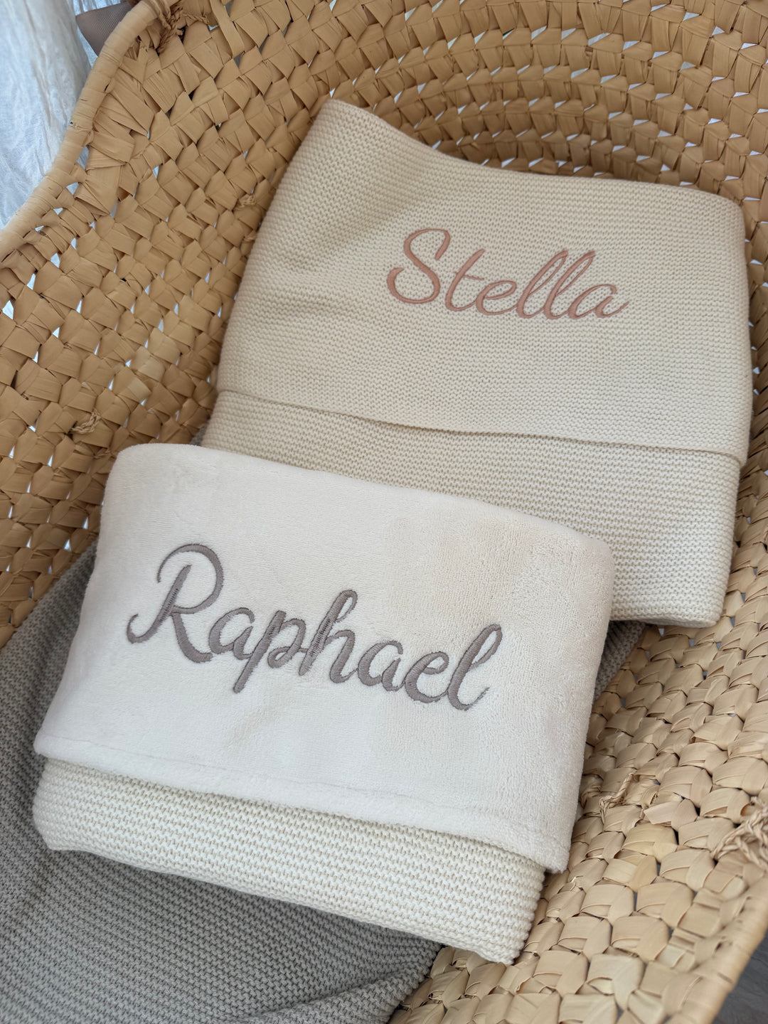 Couverture bébé tricotée en polaire - Jollein - Brodée du prénom - Beige