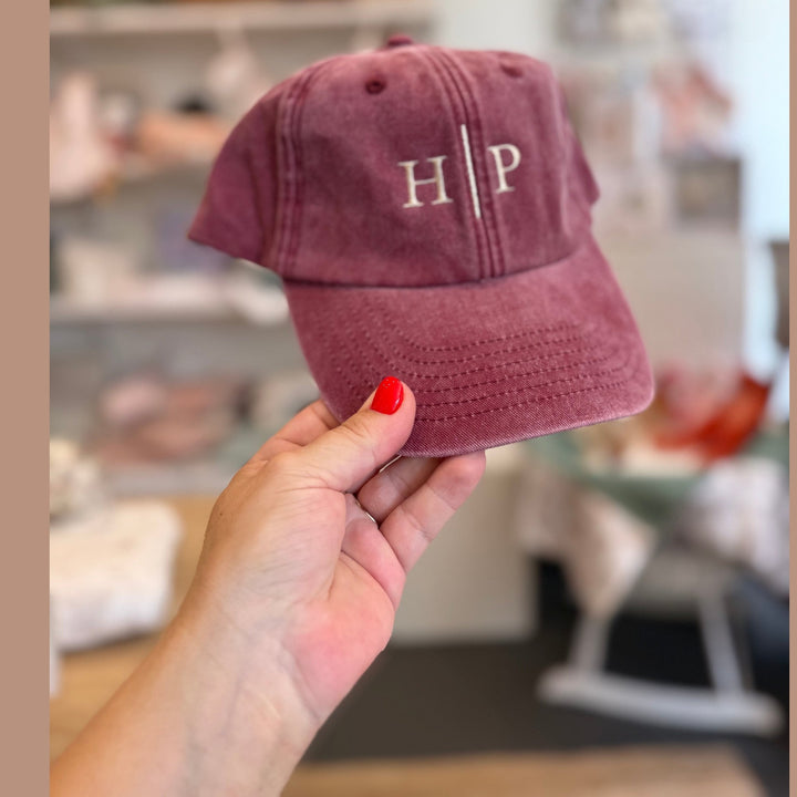 Trouwpakket: 6 petten met initialen Caro B Handmade - Signature Collection