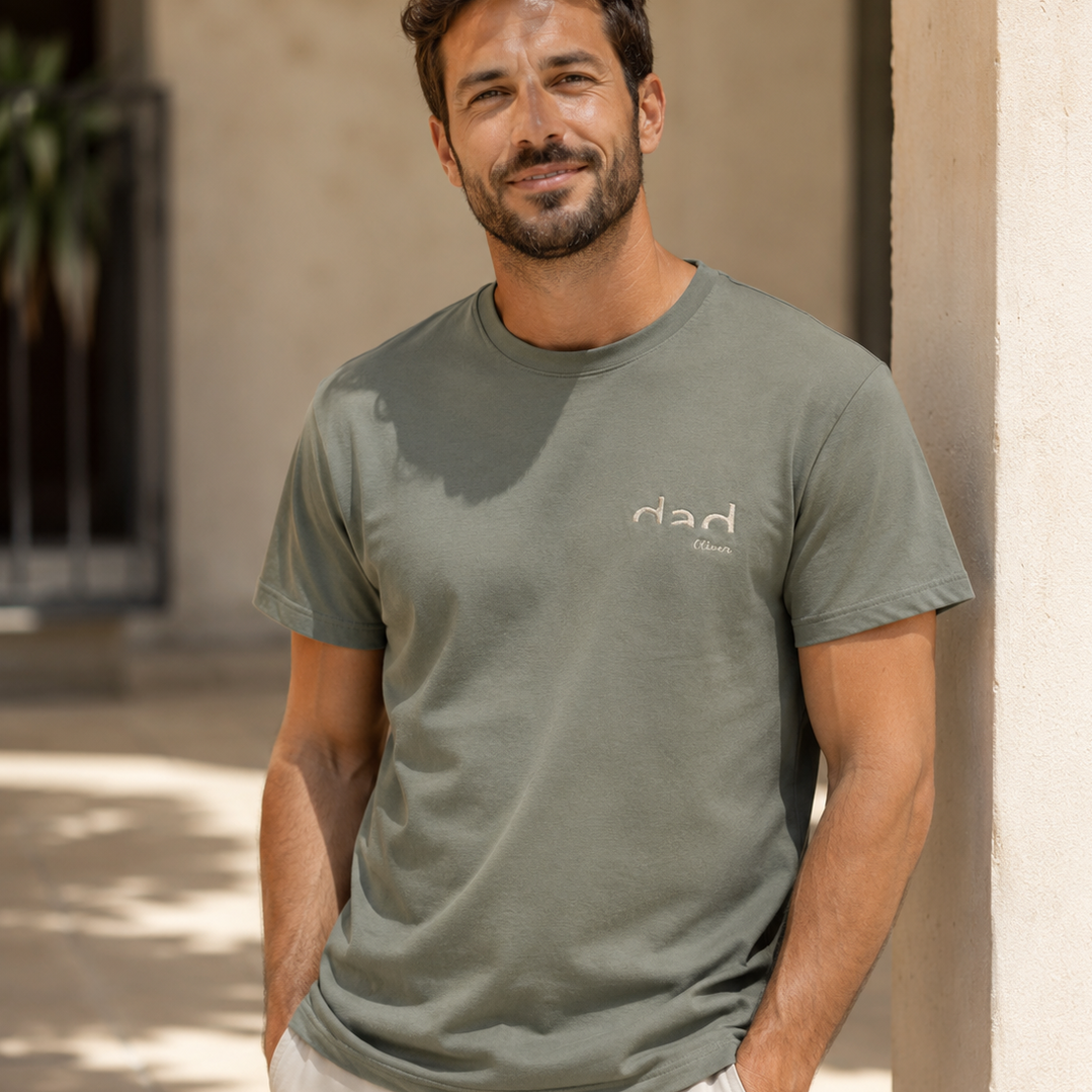 Dad T-shirt Minimalist met Naam Kindjes - Borduur Caro B Handmade - Signature Collection