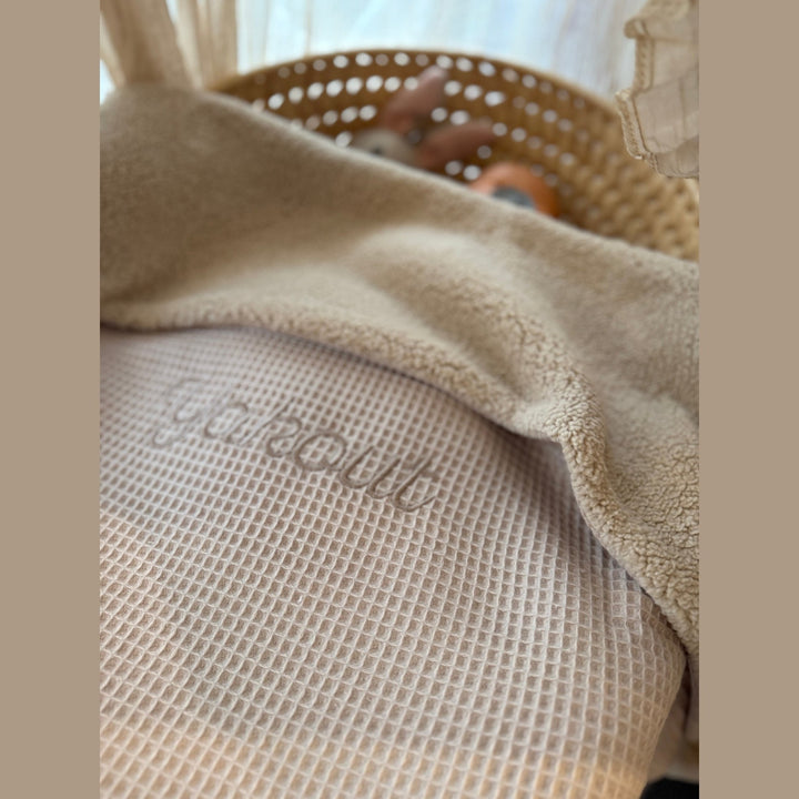 Babydeken in teddy & wafelstof - Handgemaakt & geborduurd - Zelf samen te stellen Caro B Handmade