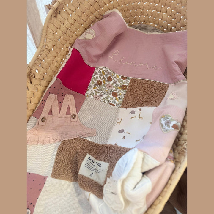 Koesterdeken met babykleding - Handgemaakt Caro B Handmade