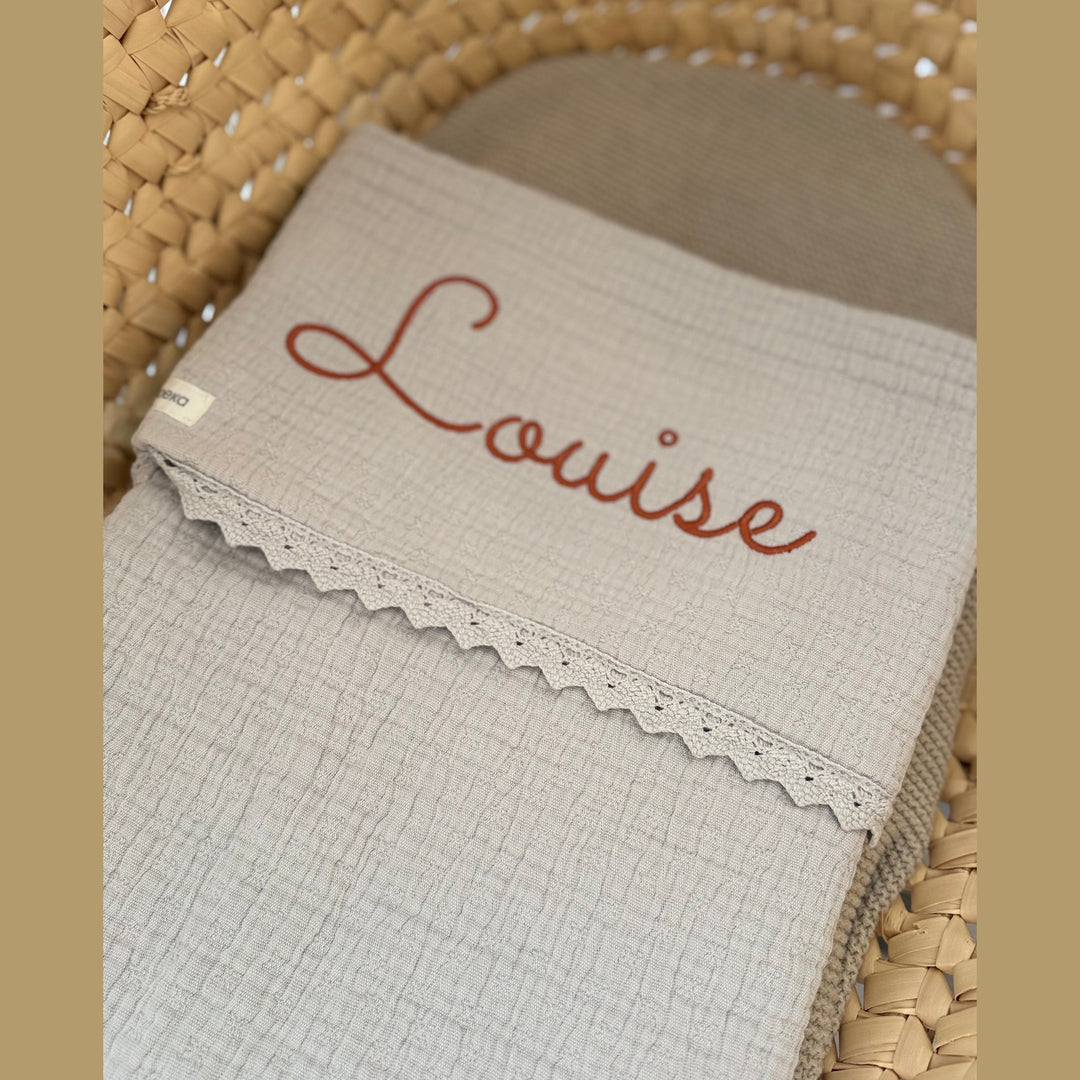 Koeka Babydeken Lace Elba met Naam - Borduren Koeka