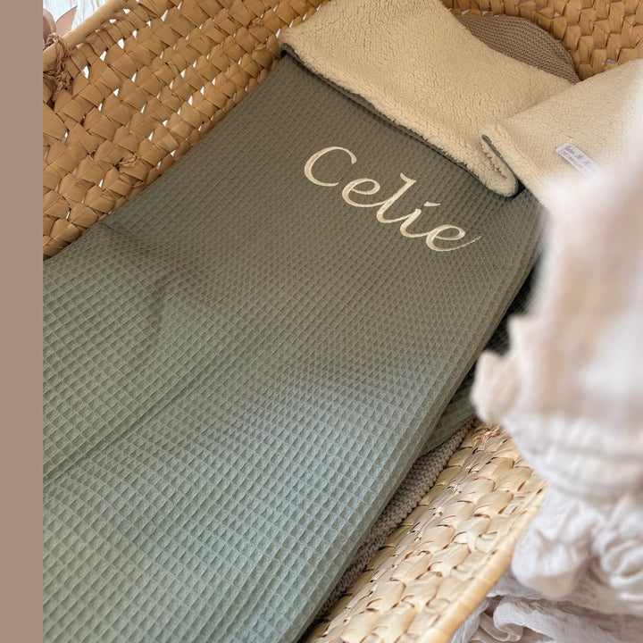Babydeken in teddy & wafelstof - Handgemaakt & geborduurd - Zelf samen te stellen Caro B Handmade