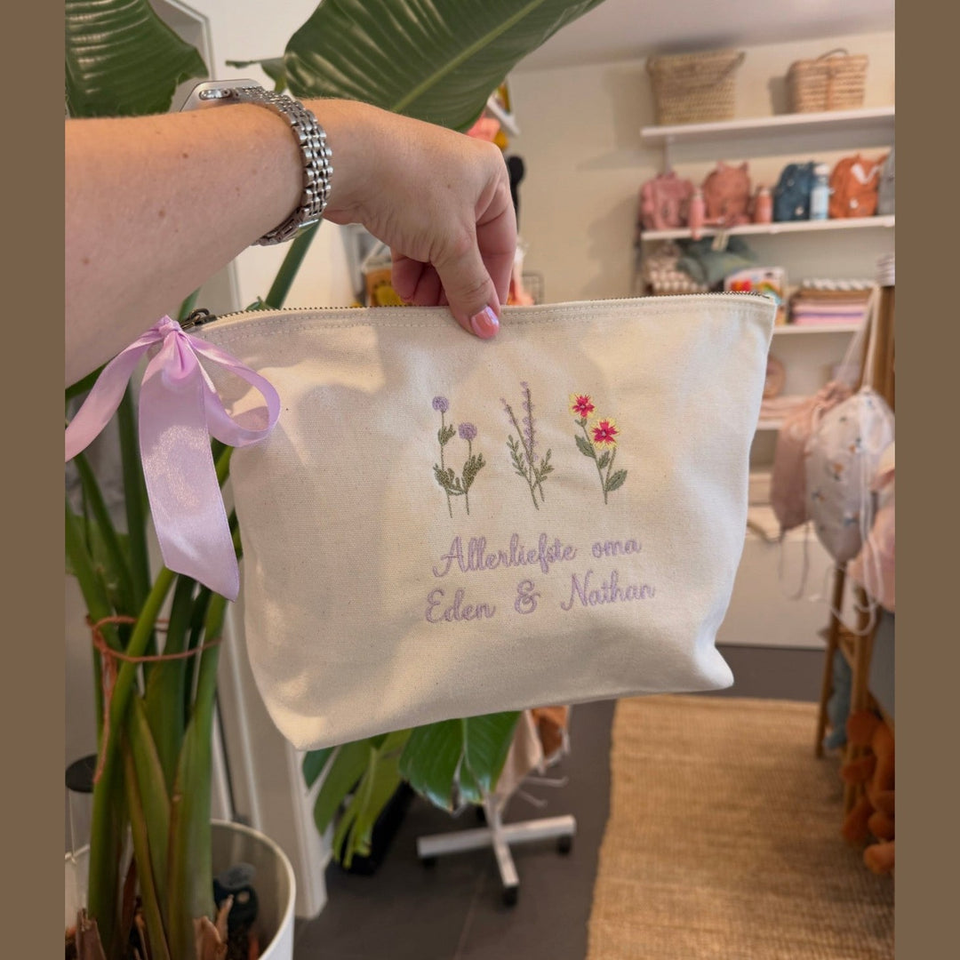 Toilettas met naam - Moederdag - Geborduurd & gepersonaliseerd Caro B Handmade - Signature Collection