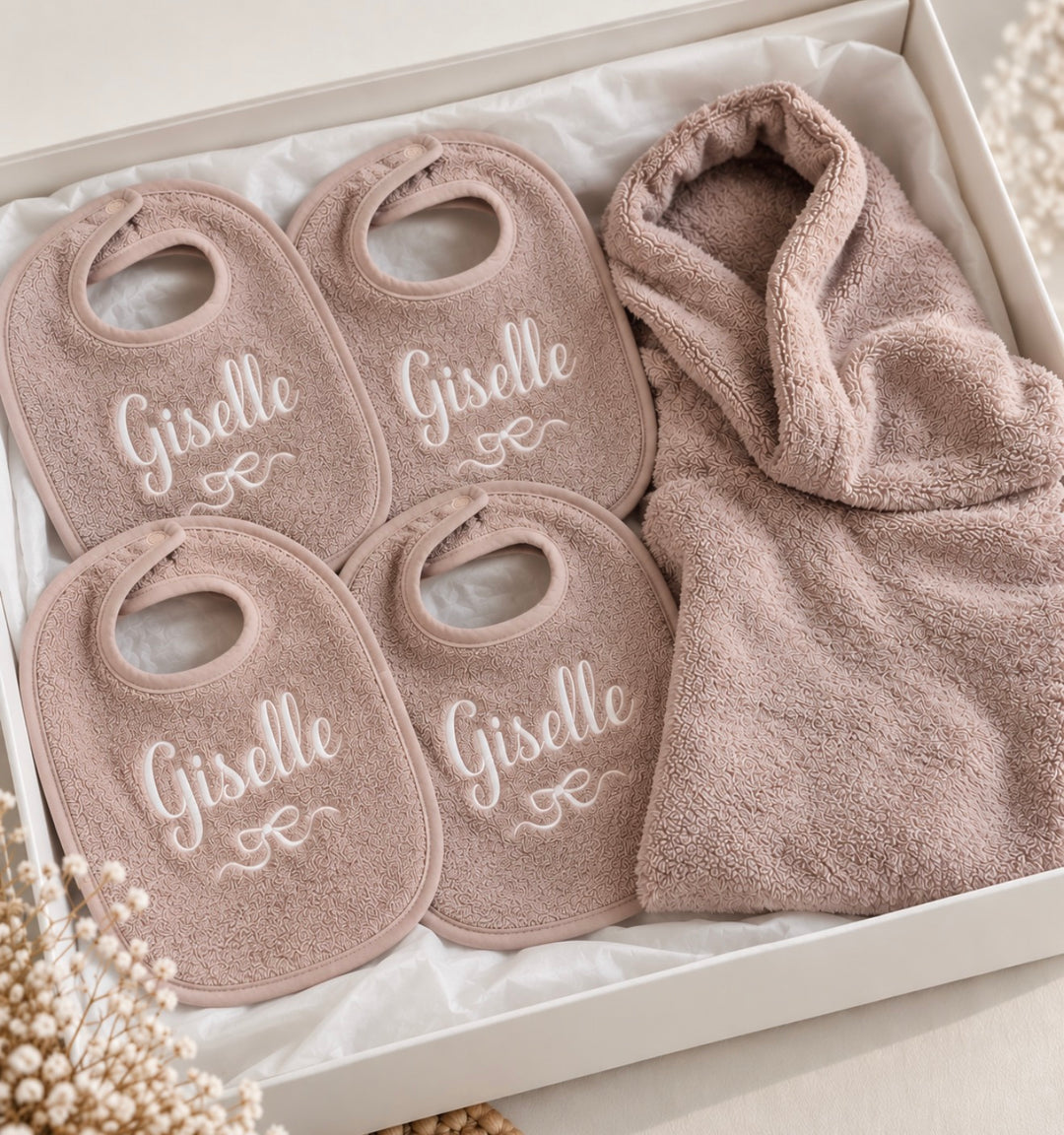 Geboortepakket in box: Badponcho & 4 slabben met naam