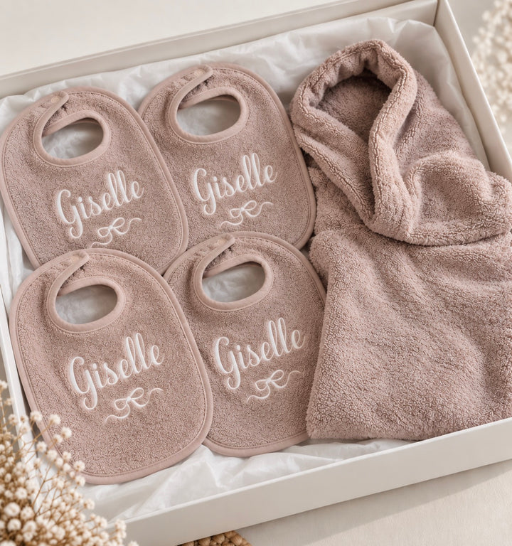 Geboortepakket in box: Badponcho & 4 slabben met naam