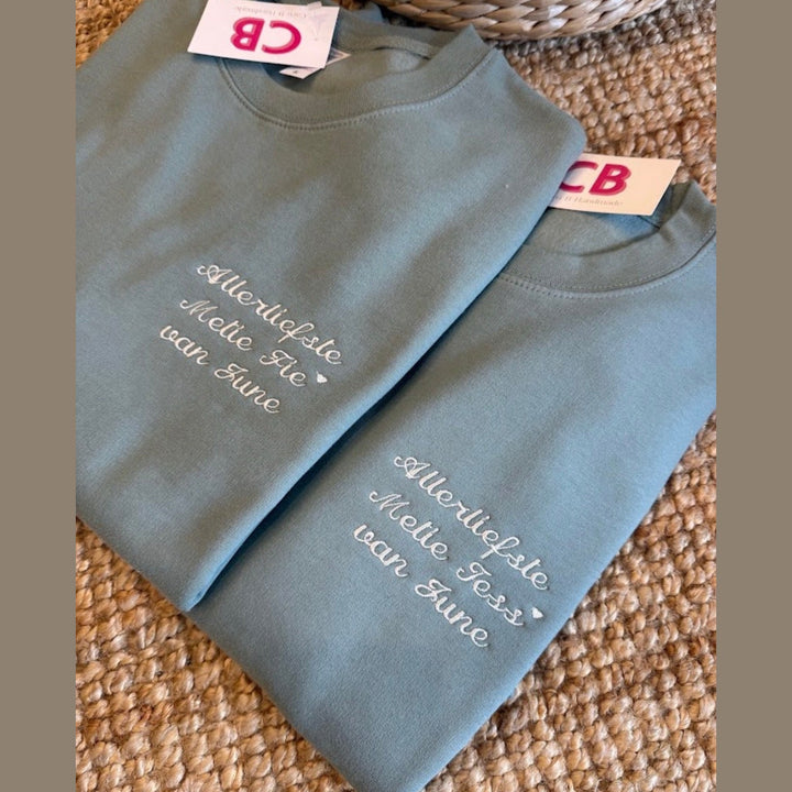 Mama Sweater - Gepersonaliseerd met borduur | Minimalist Caro B Handmade - Signature Collection