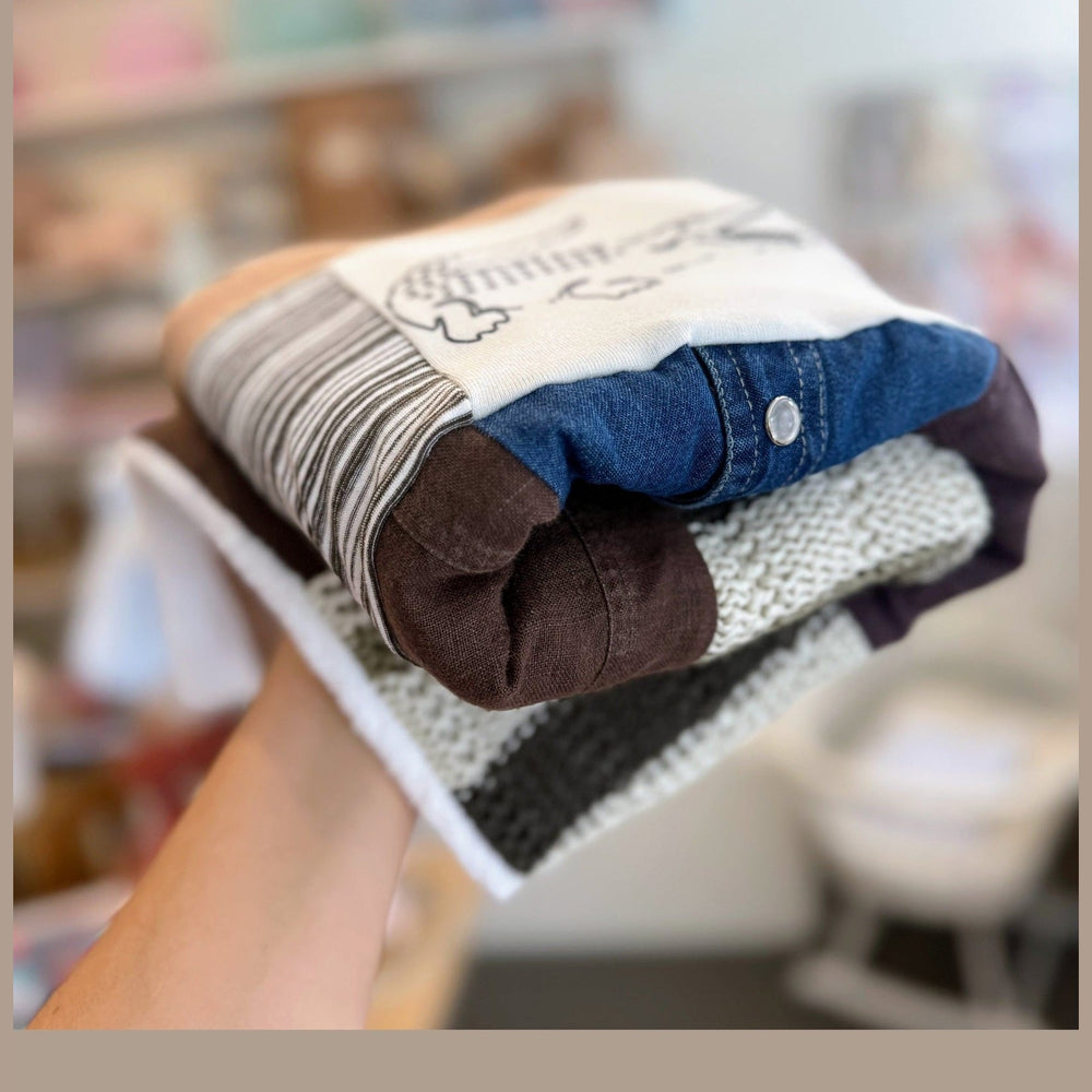 Babydeken met je babykleding - Koesterdekentje - Geborduurd met naam Caro B Handmade