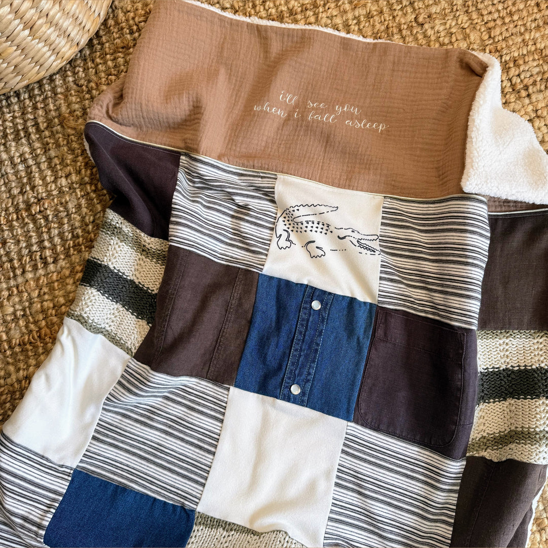 Babydeken met je babykleding - Koesterdekentje - Geborduurd met naam