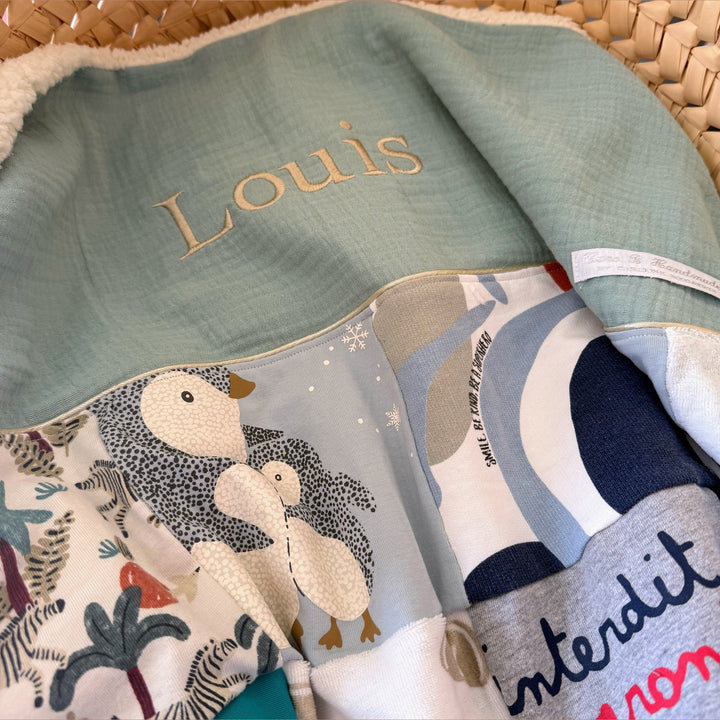 Babydeken met je babykleding - Koesterdekentje - Geborduurd met naam