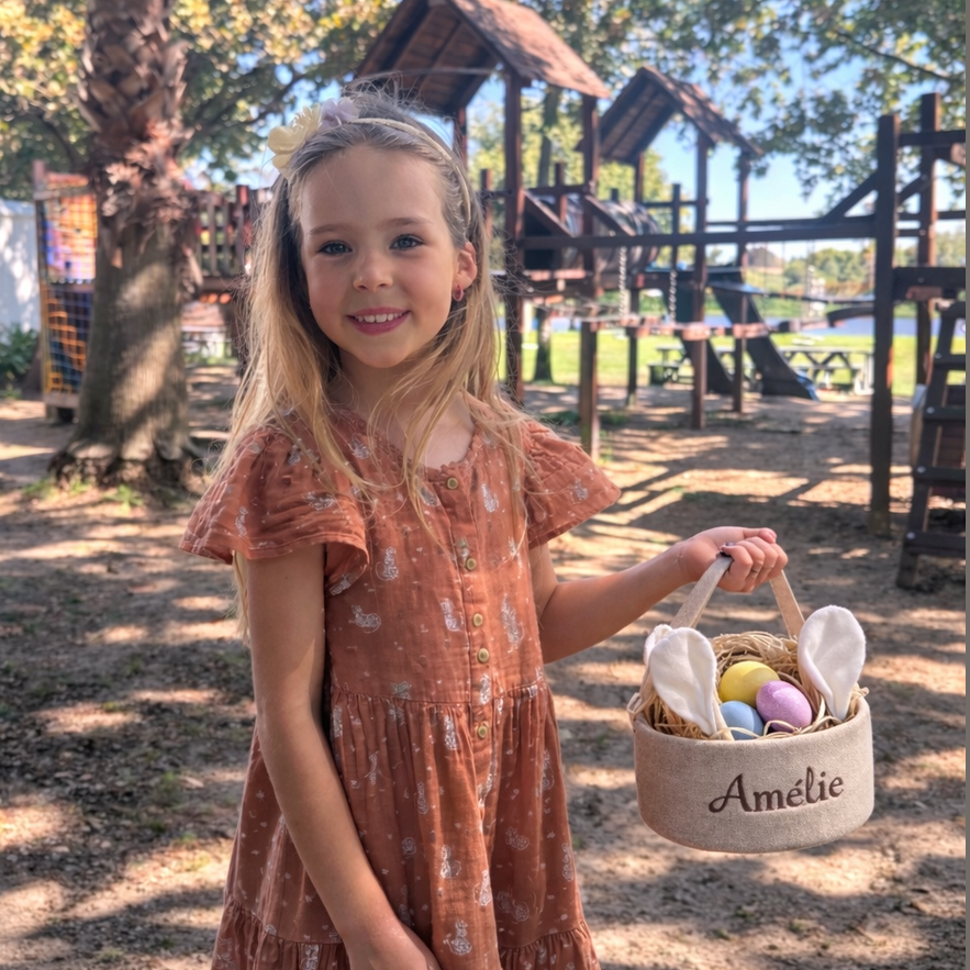 Paasmand in Linnen met Konijnoortjes met Naam - Borduren Caro B Make It Yours