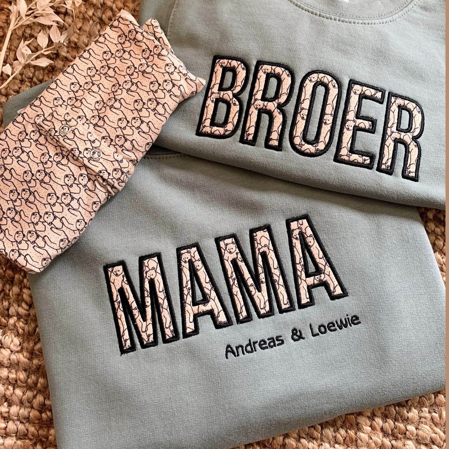 Mama sweater met babykleding - Moederdag - Herinnering aan je kraamweek - Caro B Handmade