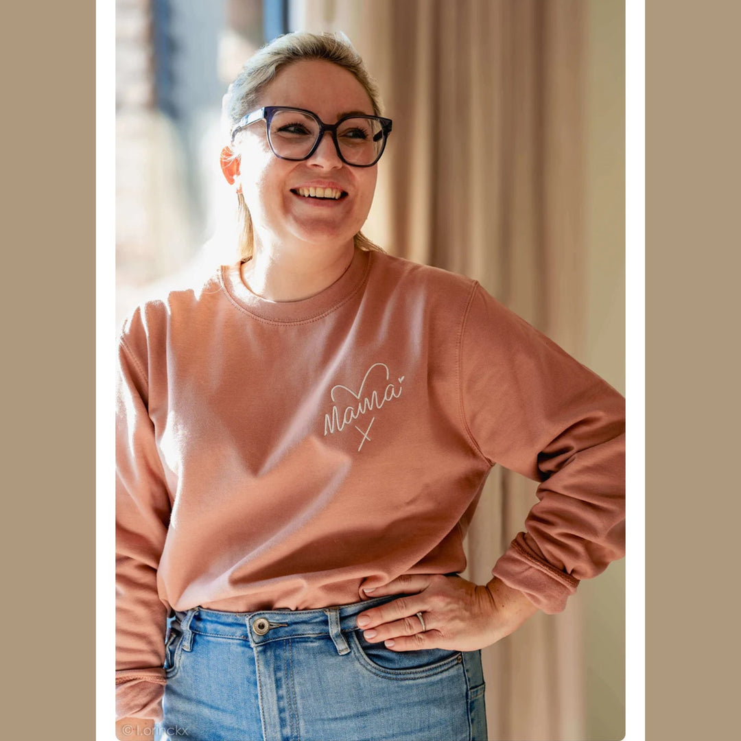 Mama met Hart - Sweater Gepersonaliseerd & Geborduurd - Moederdag Caro B Handmade - Signature Collection