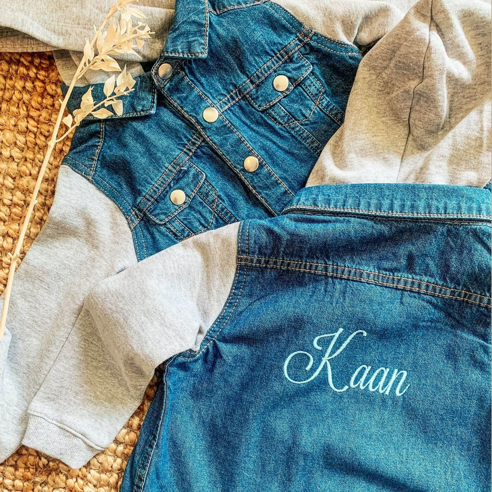 Jeansvest met fleece & kap - Geborduurd met naam - Denin - Caro B Handmade