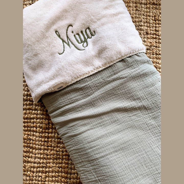Koeka Babydeken Teddy Faro met Naam - Borduren - Sage - Caro B Handmade