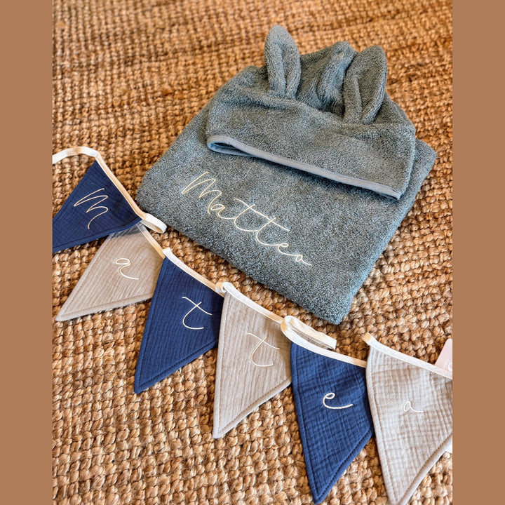 Vlaggenlijn - Slingers - Geborduurd met naam - Jollein - Blauw & wit - Caro B Handmade