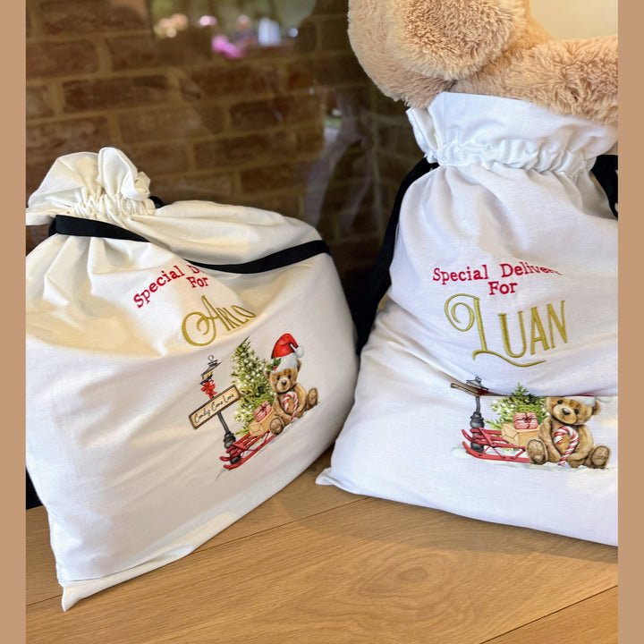 Gepersonaliseerde kerstzak met naam – “Special Delivery for…”