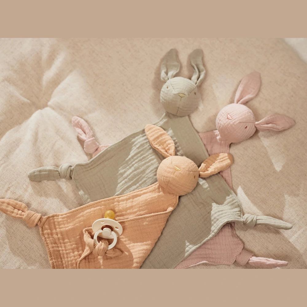 Knuffeldoek - doudou - speendoek - speendoekje - Caro B Handmade - Merchtem - Geborduurd met naam - borduren - borduurstuurstudio - Babywinkel - Babywebshop - Gepersonaliseerd met naam