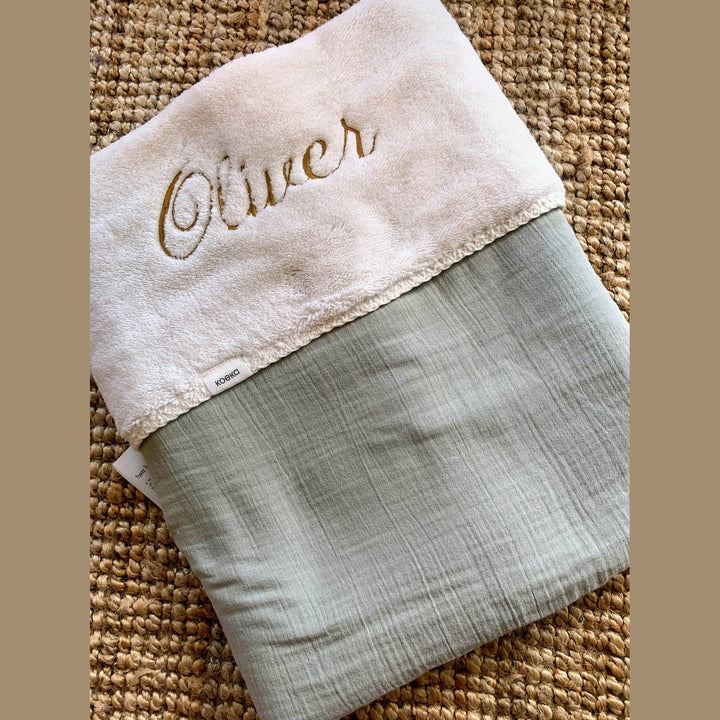 Koeka Babydeken Teddy Faro met Naam - Borduren - Sage - Caro B Handmade