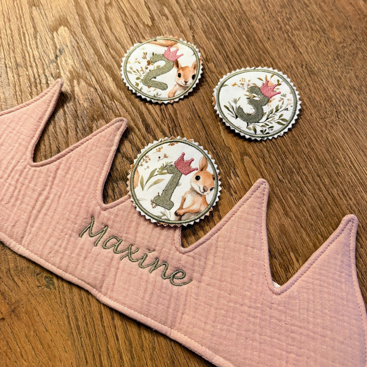 Verjaardagskroon met Naam en cijferbuttons - Borduren Jollein