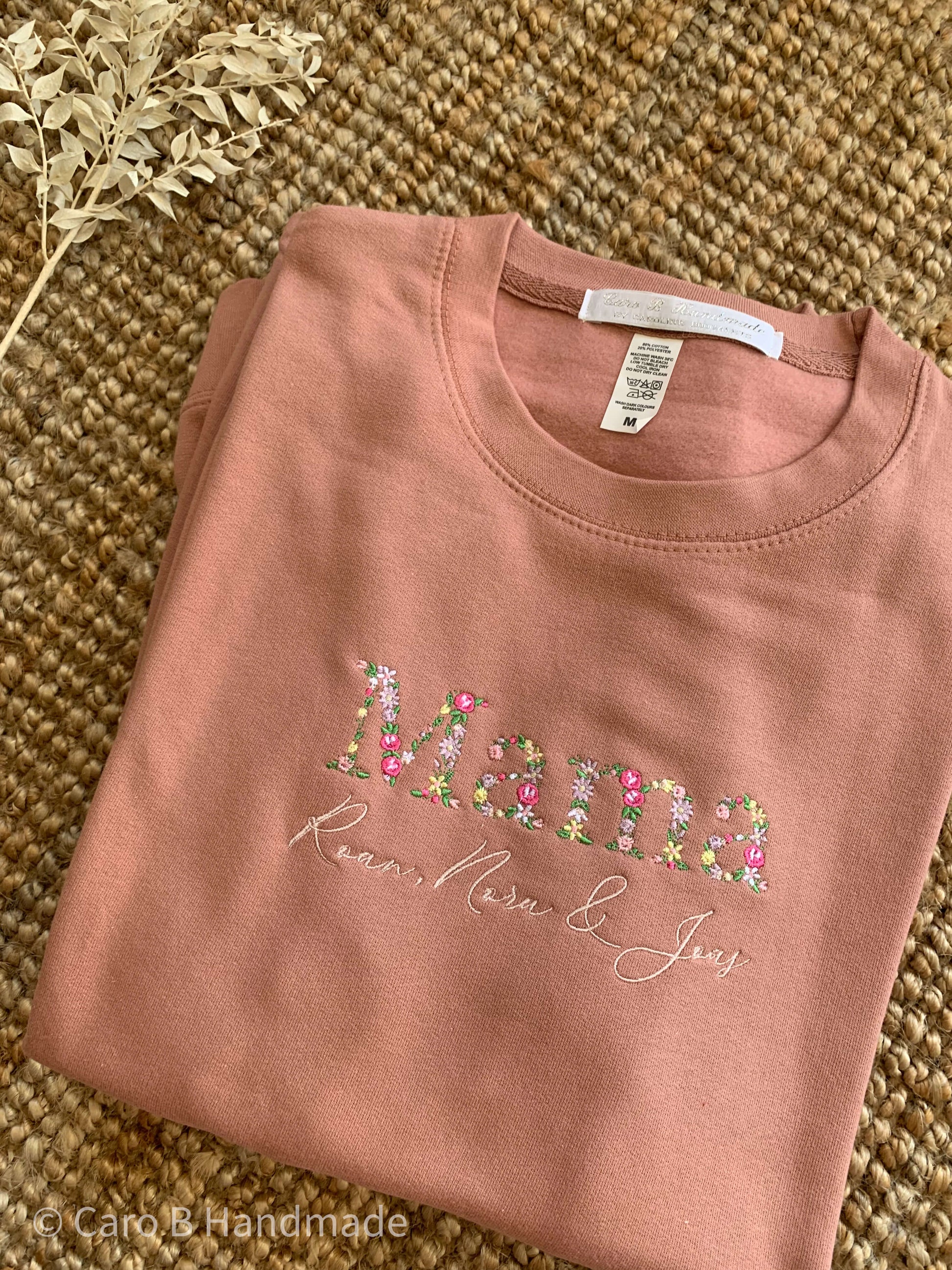 Mama sweater gepersonaliseerd met borduur - Geborduurd met naam - Borduur - Unieke trui voor je meter of metie - Verjaardag Meter - Babywinkel - Caro B Handmade - Merchtem
