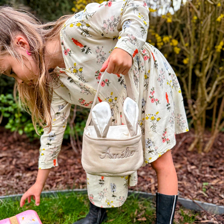 Paasmand in Linnen met Konijnoortjes met Naam - Borduren