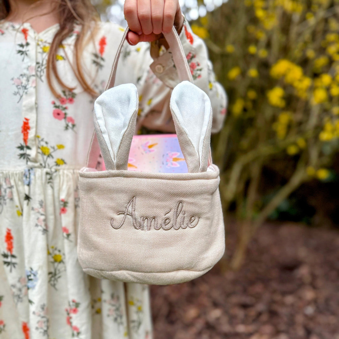 Paasmand in Linnen met Konijnoortjes met Naam - Borduren