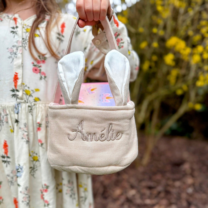 Paasmand in Linnen met Konijnoortjes met Naam - Borduren