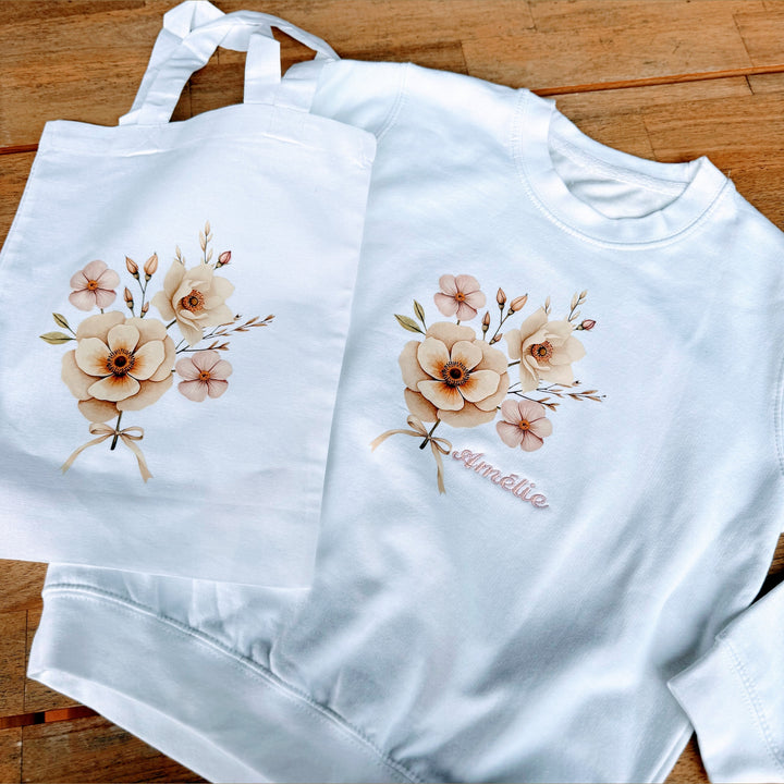 Gepersonaliseerde bloemen-sweater met naam – unieke print Caro B Make It Yours