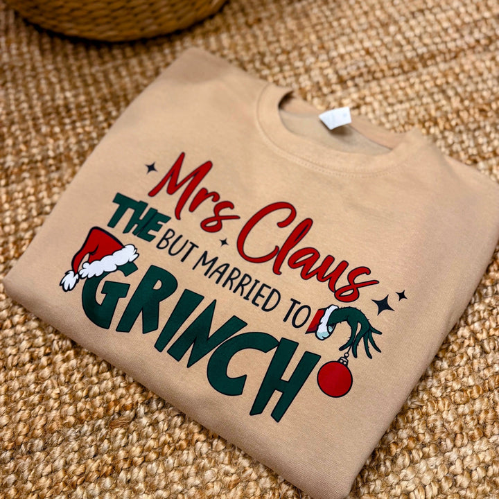 Mrs Claus but Married to The Grinch – kersttrui met humor