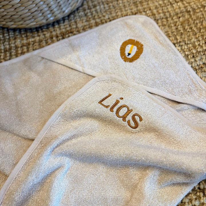 Trixie Badcape met Naam - 75x75cm - Borduren - Aura Trixie