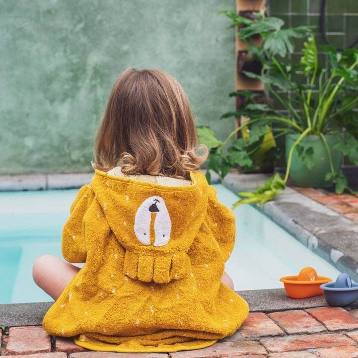 Trixie Badponcho met Naam - Borduren - Mr. Lion - Caro B Handmade