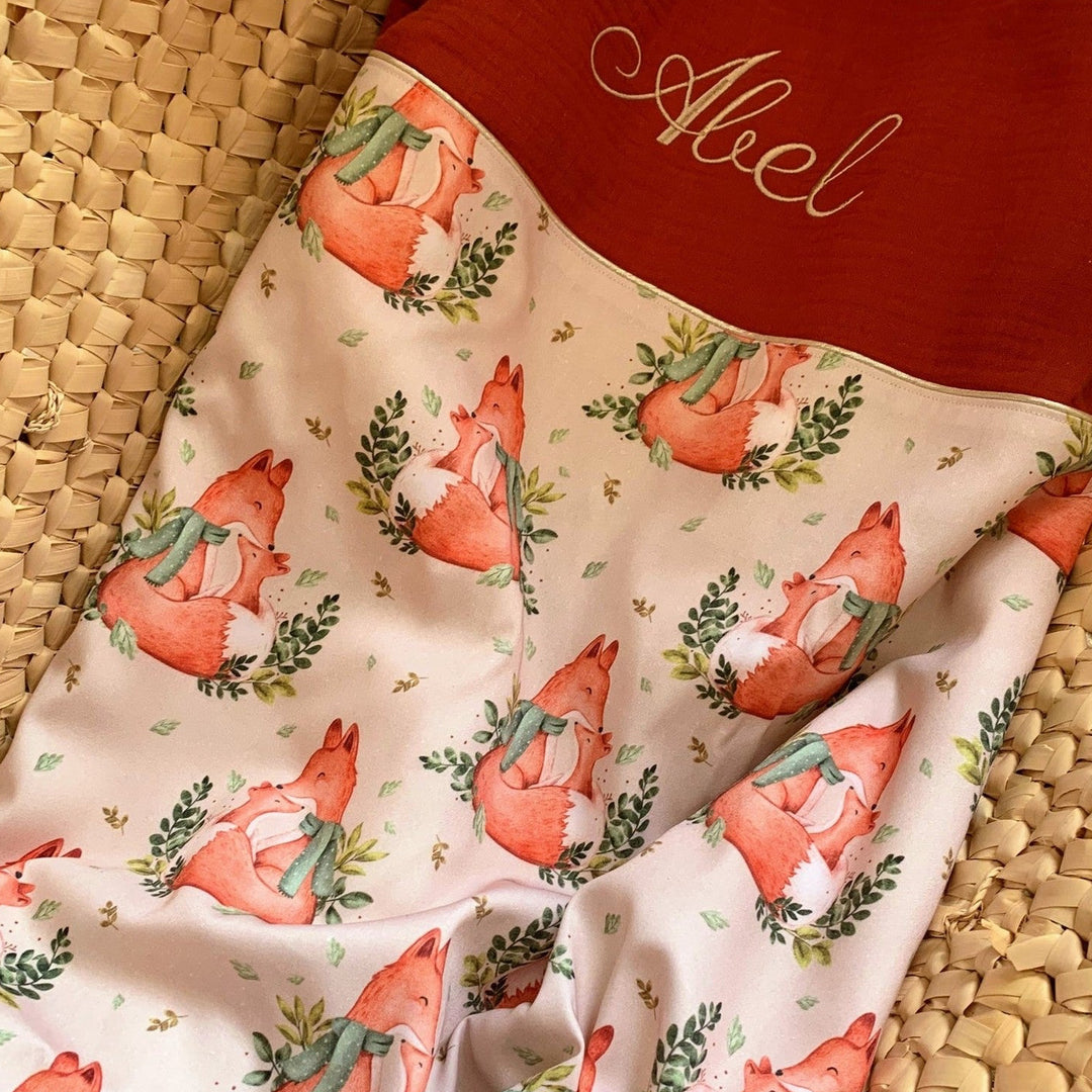 Handgemaakt babydeken met bosdierenprint.