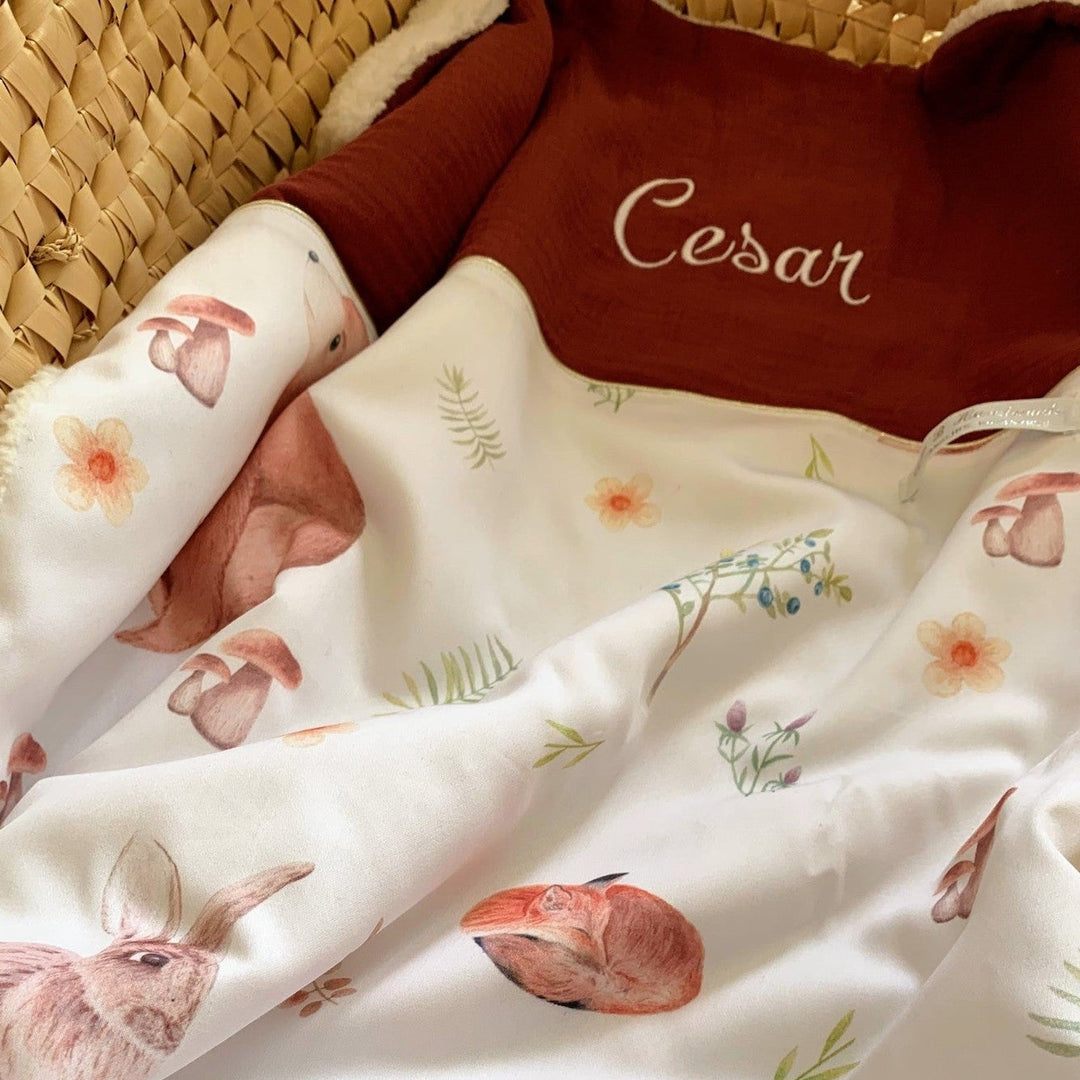 Handgemaakt babydeken met bosdierenprint.